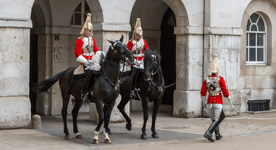 London: Changing of the Guard Walking Tour with Small Group - St James’s Park and The Mall: A Smart Route Toward Whitehall