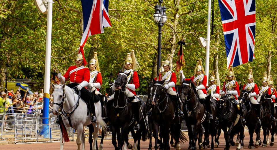 London: Changing of the Guard Walking Tour with Small Group - Two Hours, Small-Group Viewing: Why Positioning Changes Everything
