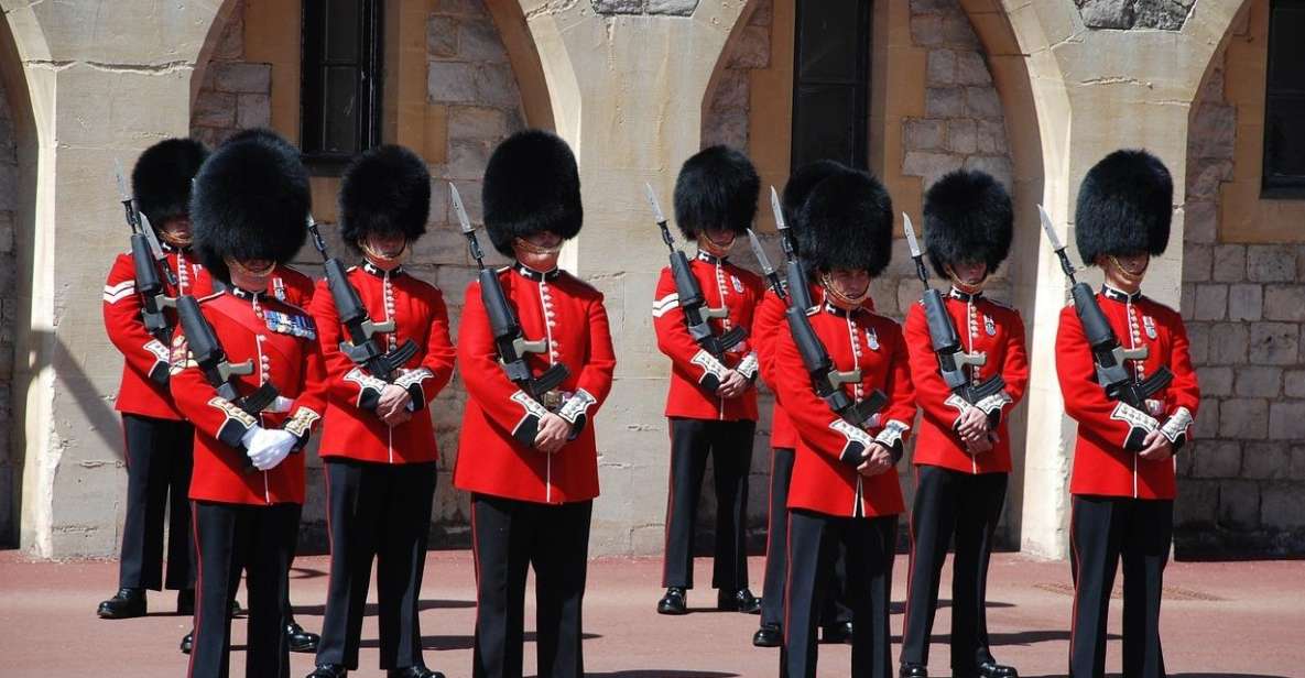 London: Changing of the Guard & Westminster Abbey - Buckingham Palace photo stop: why it works early