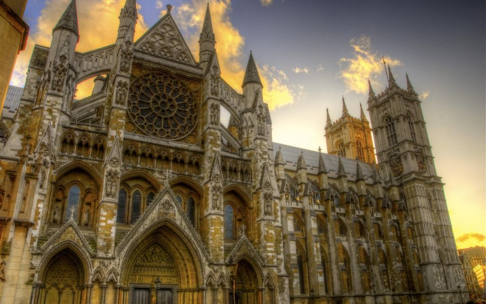 London: Changing of the Guard & Westminster Abbey - Trafalgar Square and the Whitehall corridor: history you can walk through