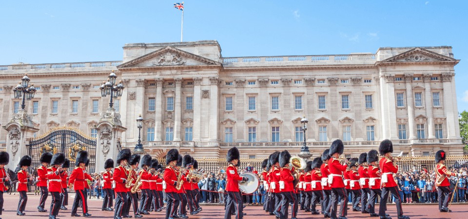 London: Changing of the Guard with a an APP - How the Trippy Tour Guide Changes the Guard Watch
