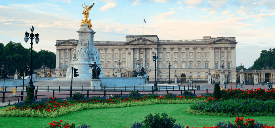London: Changing of the Guard with a an APP - Watching the Old Guard march toward Buckingham Palace (and what to notice)