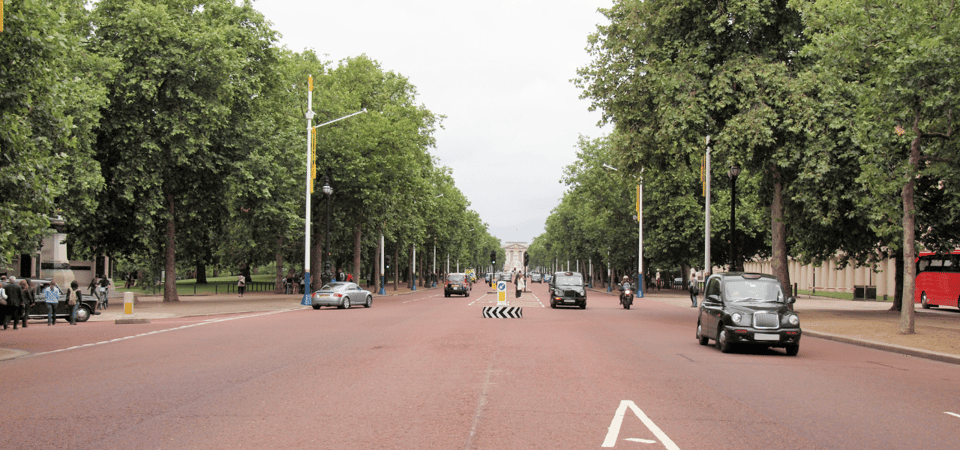 London: Changing of the Guard with a an APP - The mini-guard change: why the small moment can be the best moment