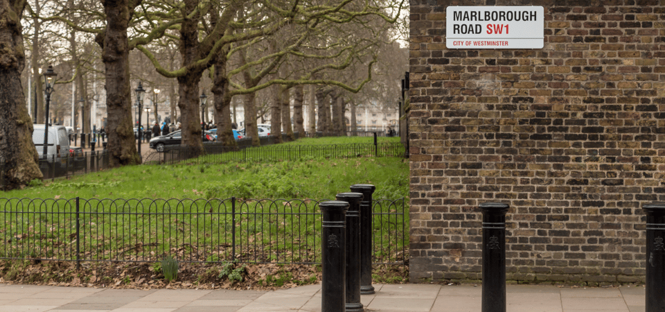 London: Changing of the Guard with a an APP - Starting at Green Park Station: your fastest route to the first views
