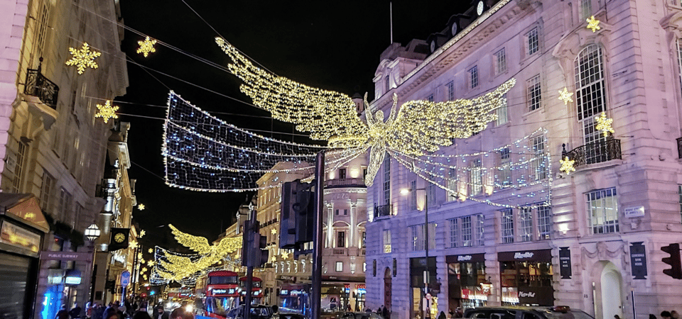 London: Christmas Lights Self Guided Walking Tour - Strand to Trafalgar Square: Starting the Walk Where the Holiday Energy Is