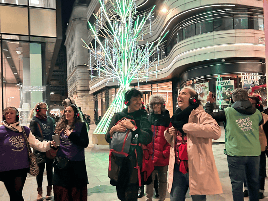 London: Christmas Lights Tour - With Christmas Music - How the Silent Disco Headsets Change the Whole Tour
