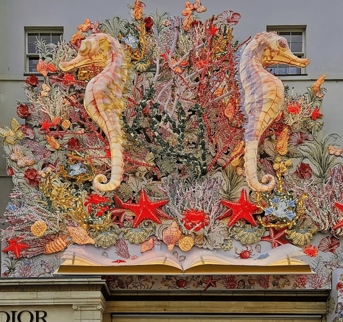 London: Christmas Lights Walking Tour - The local guide factor: stories, humor, and city tradition context
