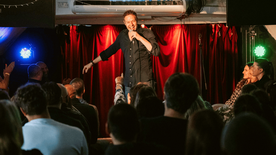 London: Dark Comedy on Iconic Battersea Barge - When to go: showtimes and timing your photos around Battersea Power Station
