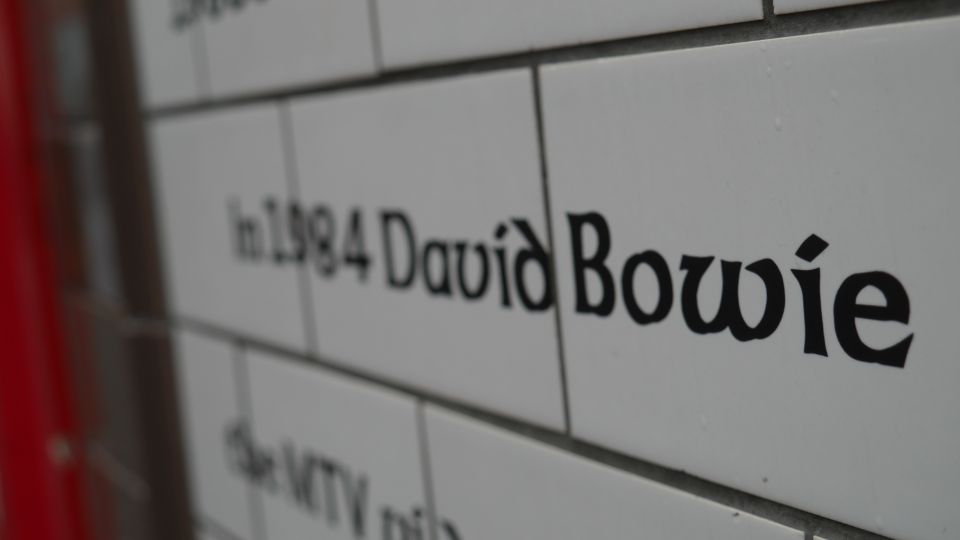 London: David Bowie Walking Tour - The Ziggy Stardust photo stops: album cover spot and the telephone box