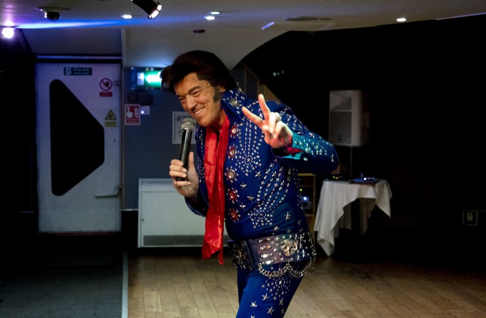London: Dinner Cruise with Elvis Tribute on the Thames River - Value Check for $123: What You’re Paying For