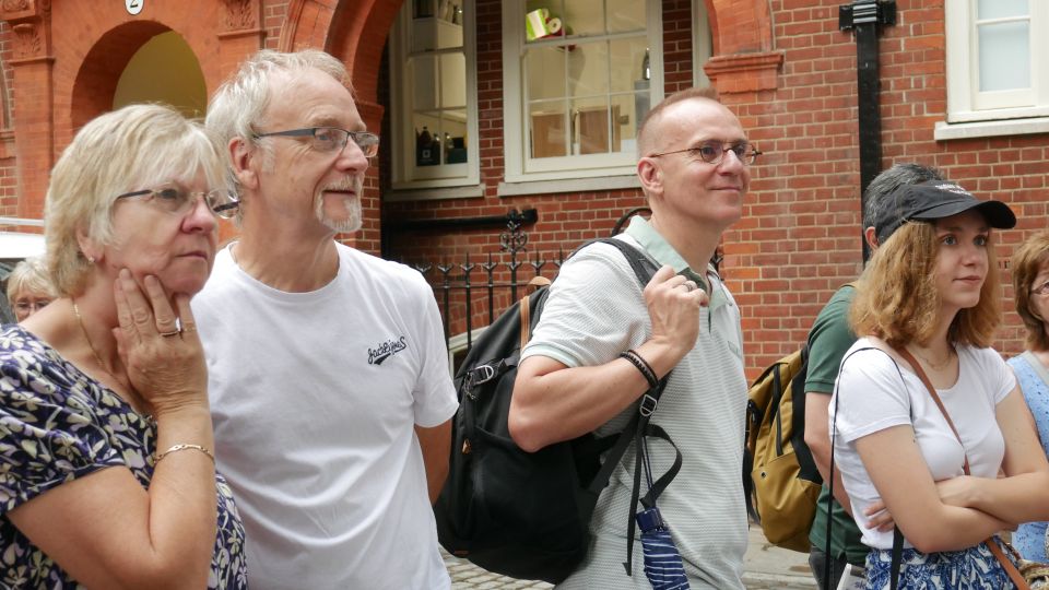 London: Downton Abbey Guided Walking Tour - The Guide Matters: What Chris and Eva Tend to Do Well