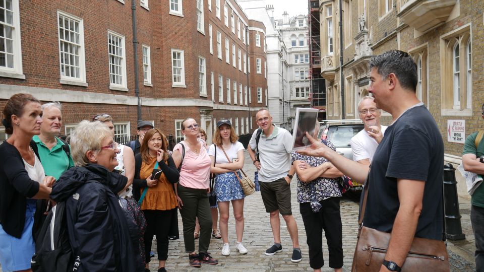 London: Downton Abbey Guided Walking Tour - Branson Confesses to Lady Sybil: Watching a Turning Point in Real Space