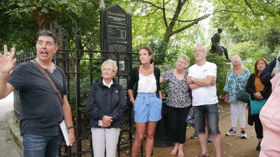 London: Downton Abbey Guided Walking Tour - Cora Meets Art Historian Simon Bricker: Piero della Francesca in the Mix