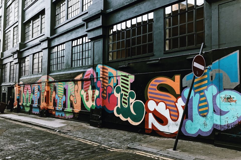 London East End - Guided Walking Tour 12 guests 2,5h - Guide style: why the East End story lands