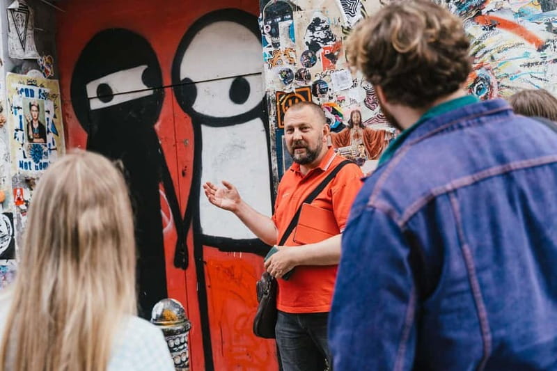 London: East End Instagrammable Street Art & Graffiti Tour - Spitalfields and Shoreditch: the East End vibe in controlled steps