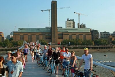 London: East London Town 3.5-Hour Bike Tour - From the Thames side to the Globe and Golden Hinde