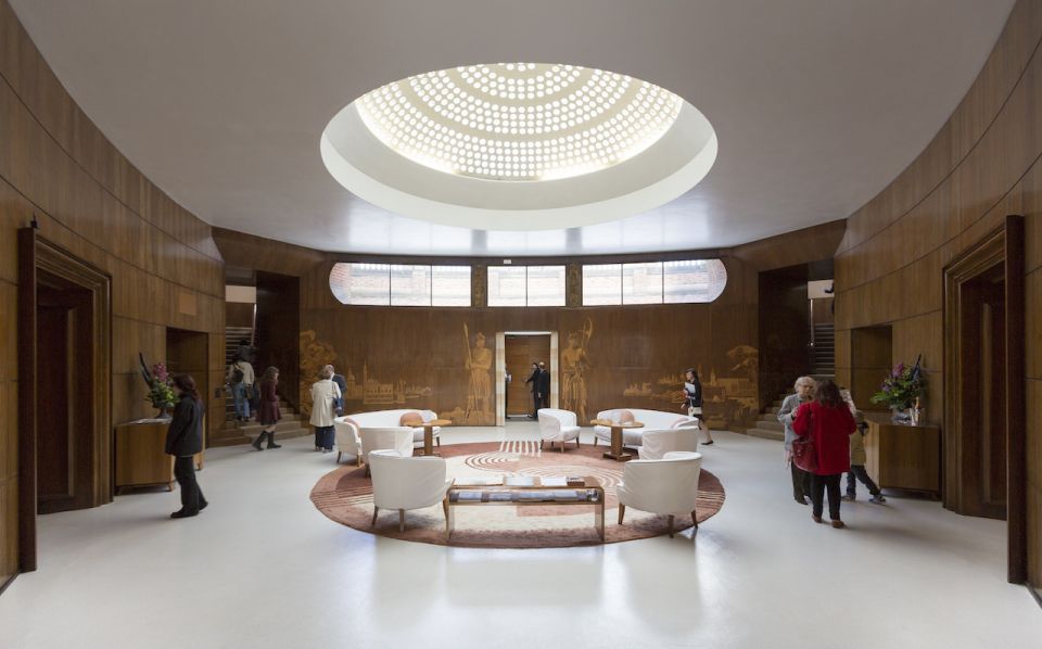 London: Entry Ticket to Eltham Palace and Gardens - The minstrels’ gallery view across the great hall