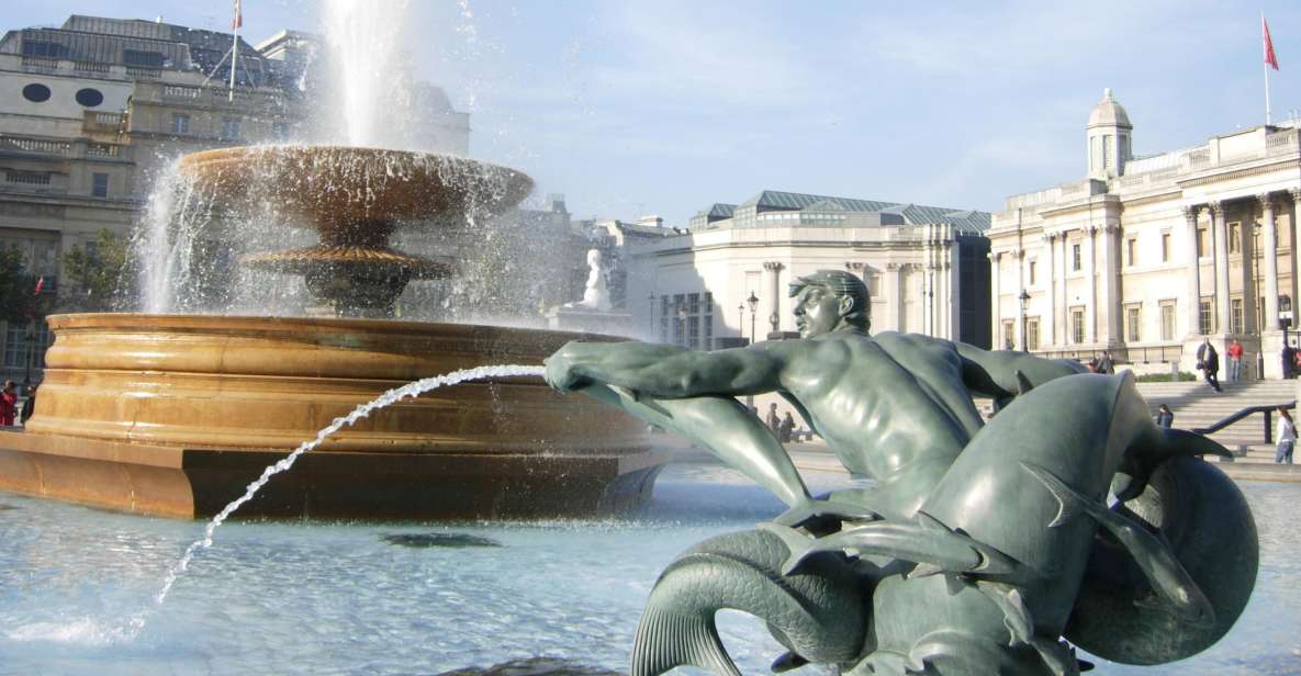 London: Famous Landmarks of the City by Car - Buckingham Palace by car: classic views with less hassle