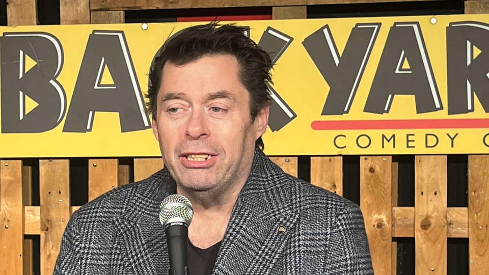 London: Friday Night at The Backyard Comedy Club - The venue vibe: friendly, relaxed, and meant for shared laughs