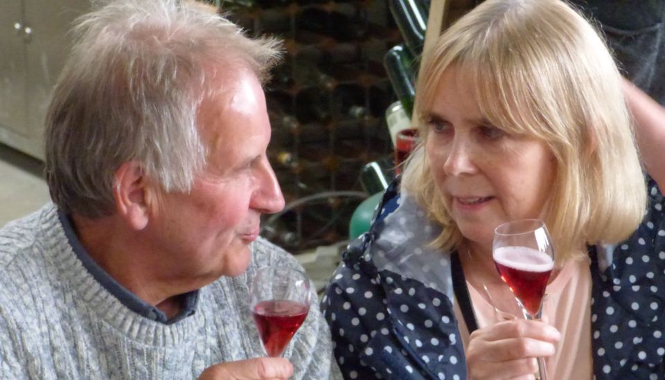 London: Full-Day English Wine Tour with Lunch - Lunch at 1 PM: Gastro-English Pub Food With a Wine Glass