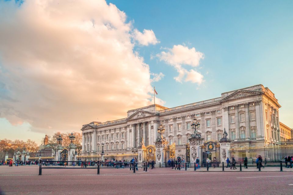 London: Full-Day Sightseeing Bus Tour with River Cruise - River Thames Cruise From Embankment: Views Are the Whole Point