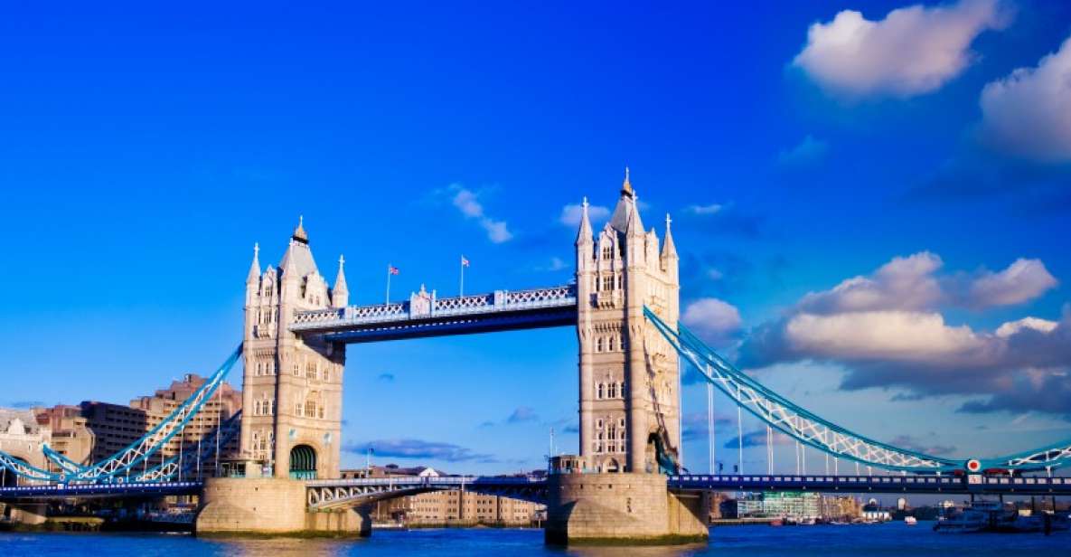 London Full-Day Tour by Black Cab - The route rhythm: from Trafalgar Square to Buckingham Palace (and beyond)