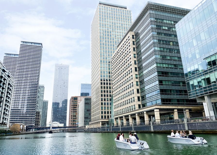 London: GoBoat Rental in Canary Wharf with London Docklands - The meeting moment: how the crew sets you up for success