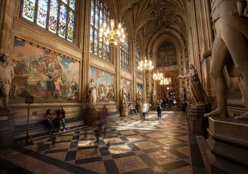 London: Guided Tour of Houses of Parliament & Westminster - The live guide factor: less wandering, more meaning