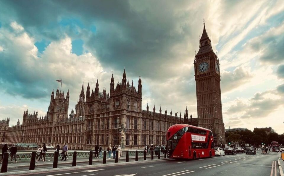 London: Guided Walking Tour with Changing Of The Guard - Parliament Square, Whitehall, Horse Guards, and St James’s Palace