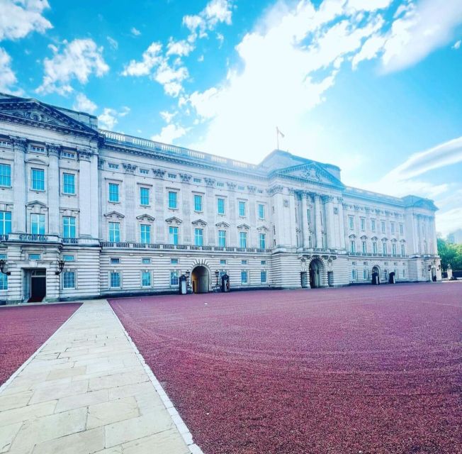 London: Guided Walking Tour with Changing Of The Guard - Starting at the Diana fountain in Green Park (and finding Z-Ocean Tours)