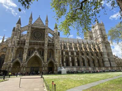 London: Guided Westminster Abbey Tour and Refreshments - First stop: Dean’s Yard and finding your guide fast