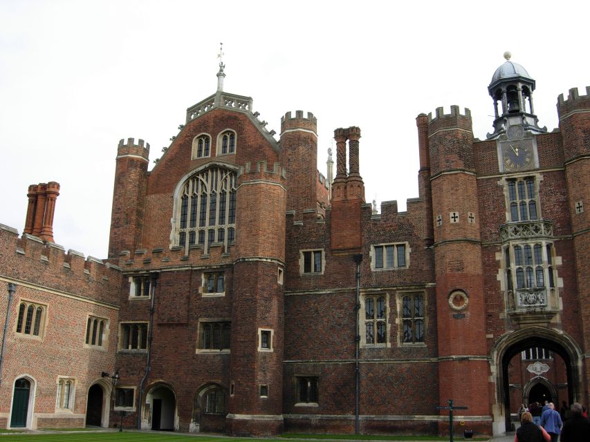 London: Hampton Court Private Guided Tour - Palace gardens down to the Thames: where your half-day slows down