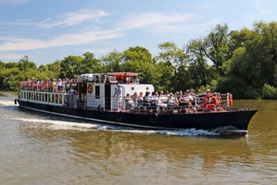 London: Hampton Court to Westminster River Thames Cruise - Onboard comfort: top-deck views plus indoor/outdoor seating