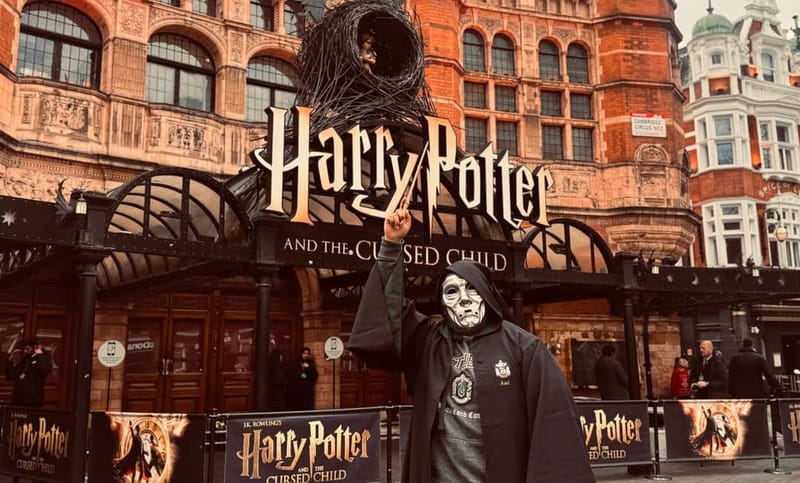 London: Harry Potter Tour in English, discover spells and secrets! - Palace Theatre and Cecil Court: stage magic plus alley-style streets