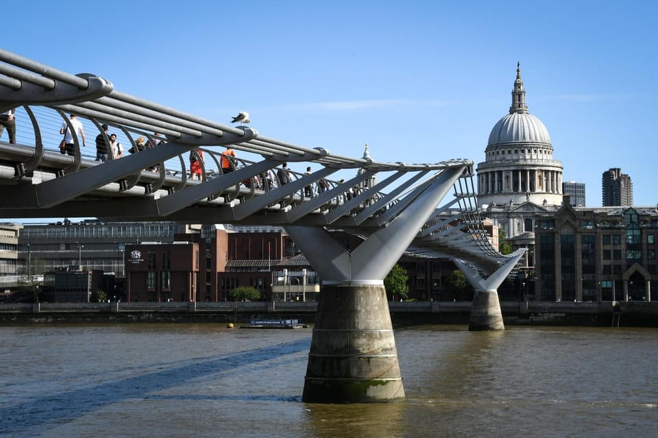London: Harry Potter Tour & The London Dungeons Tour - House of Spells and Leicester Square breaks: shopping and buzz without chaos
