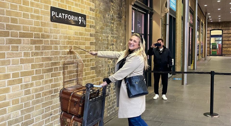 London: Harry Potter Walking Tour with Platform 9 3/4 - Ministry of Magic to Embankment: the tour’s smart starting rhythm