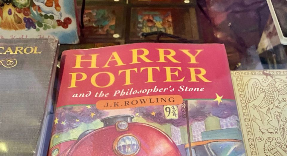 London: Harry Potter Walking Tour with Platform 9 3/4 - Great Scotland Yard and Trafalgar Square: seeing film locations in daylight