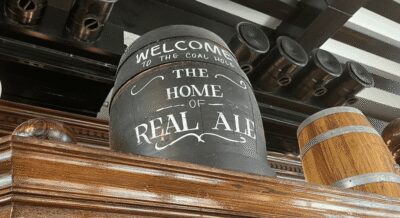 London: Historic London Pub Walking Tour - Four historic London pubs: how the tour tells the story