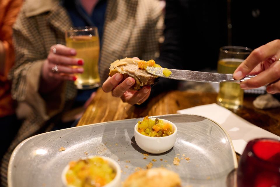London: Historic Pubs, British Ales & Classic Dishes - Ye Olde Mitre: 500-year-old London ale and a Queen Elizabeth tree story