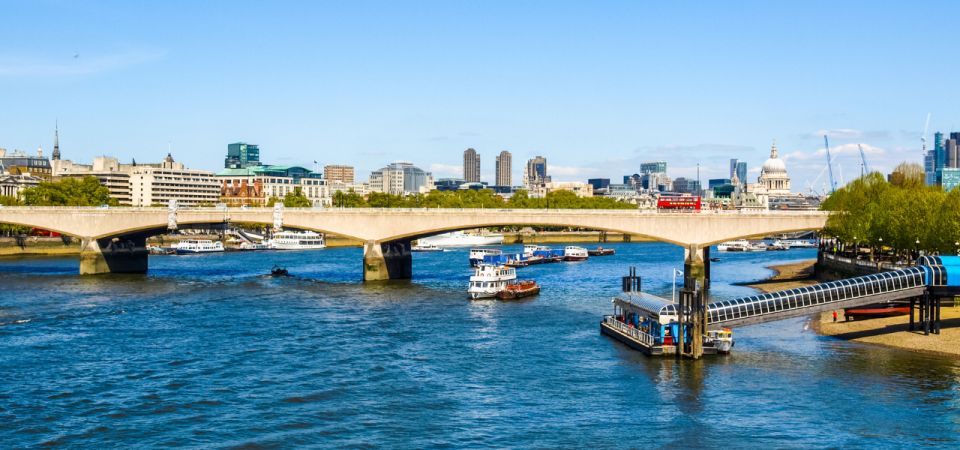 London: Historical Walking Tour in Westminster with an APP - Red Telephone Box and Churchill War Rooms atmosphere