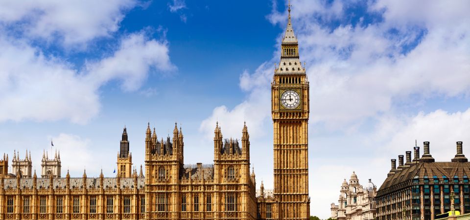 London: Historical Walking Tour in Westminster with an APP - London Eye viewpoints and the Thames from Westminster Bridge