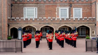 London: Hop-On Hop-Off Pass with Thames River Cruise 24 Hrs - Landmarks loop: Big Ben, St Paul’s, Tower of London, and the river views
