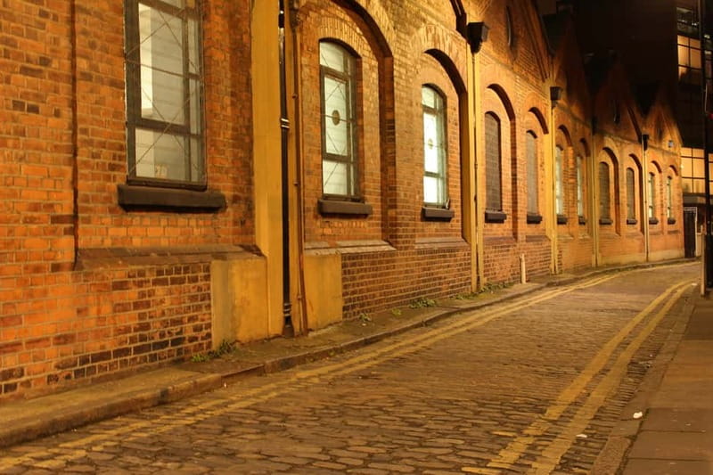 London: Jack the Ripper Small Group Walking Tour - The guides: ripperologists who mix facts, pace, and a bit of wit