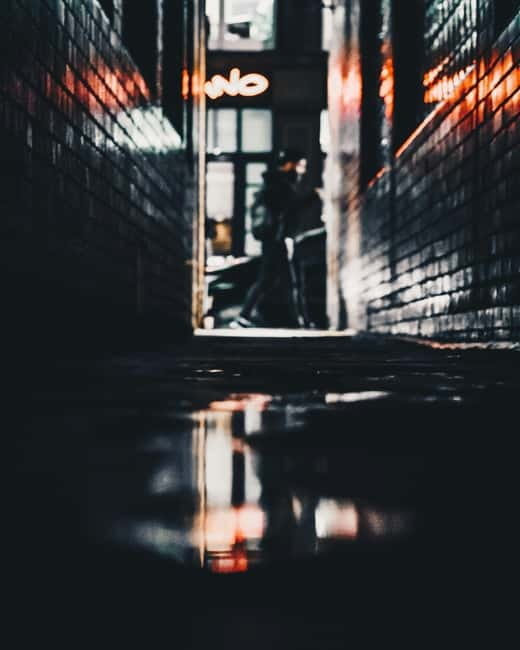 London: Jack the Ripper Tour and Underground Prison in Spanish - Key highlights