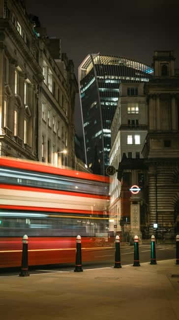 London: Jack the Ripper Tour and Underground Prison in Spanish - Spitalfields and Ten Bells: the part of London that carries the story forward