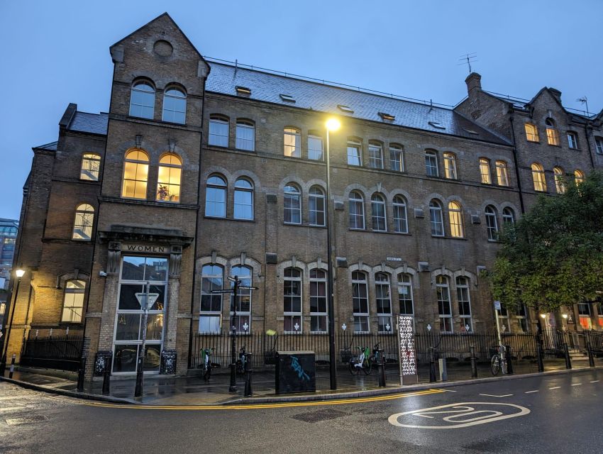 London: Jack the Ripper Tour in Spanish - Key things that make this Jack the Ripper tour work