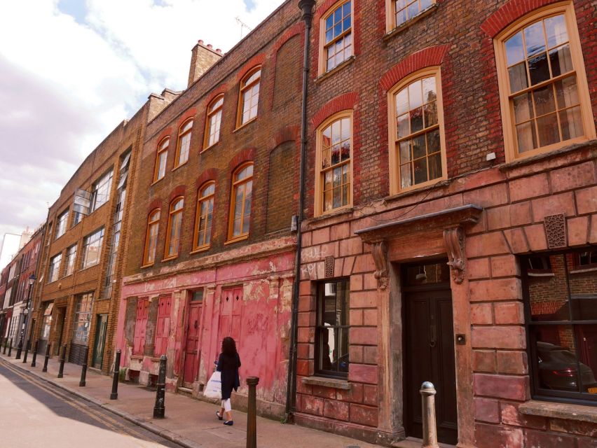 London: Jack The Ripper Tour with Ripper-ologist - The finish at Spitalfields Market: Ten Bells and the legend’s visual anchor