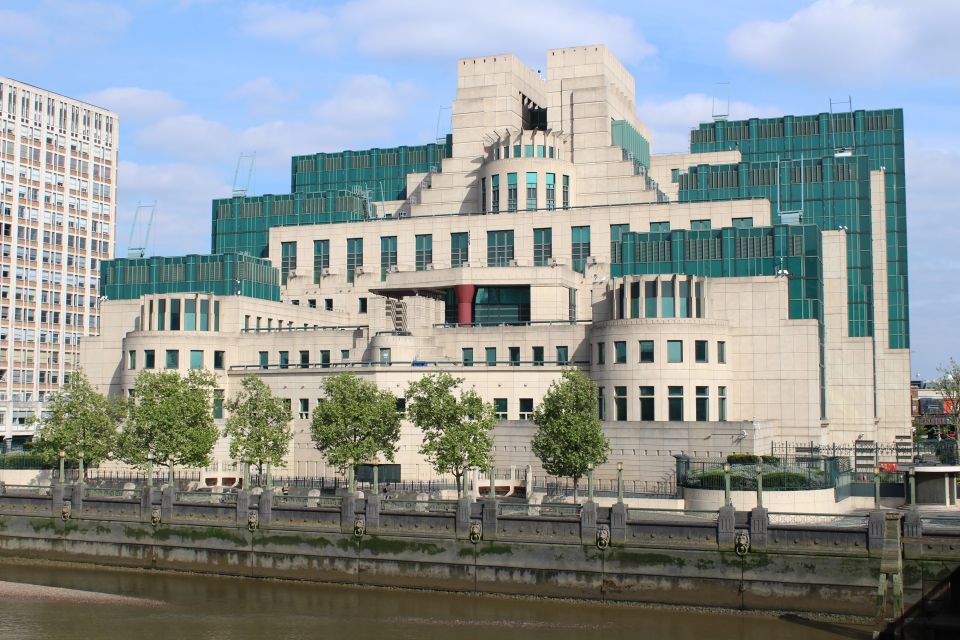 London: James Bond Filming Locations Bus Tour - Bond 25 and No Time to Die: modern Bond locations in today’s city
