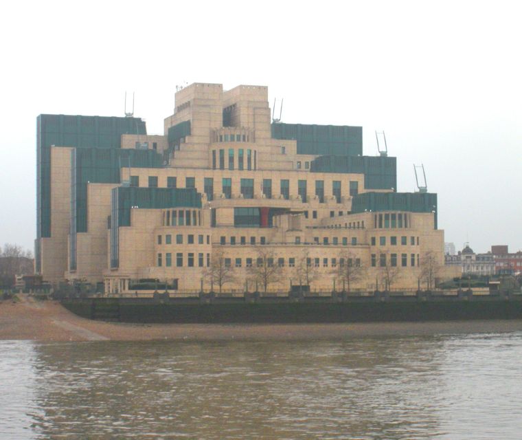 London: James Bond Shooting Locations Tour by Black Taxi - The Private Black Taxi setup that keeps the day moving