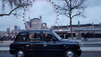 London: James Bond Shooting Locations Tour by Black Taxi - Seeing MI5, MI6, and the Fleming House from the outside